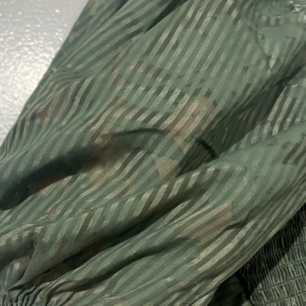 Express Ruched Cropped Top - Picture 10 of 11